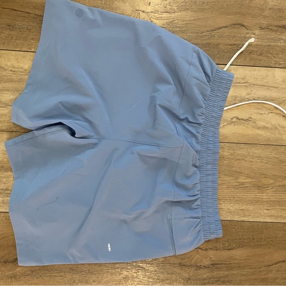 Lululemon Men’s large short Blue Mesh Lined Shorts - Picture 3 of 5